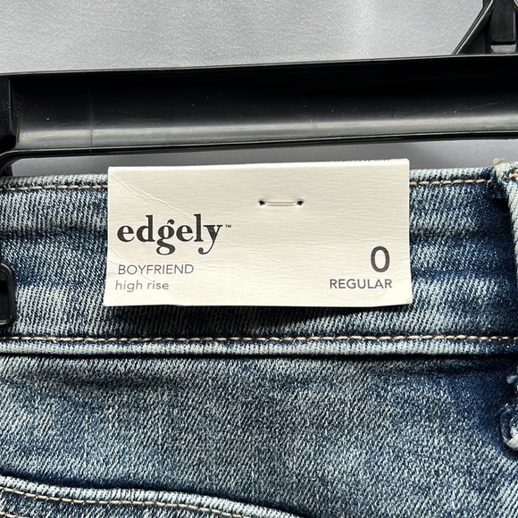 NWT - Maurices High-Rise "Boyfriend Edgely" Distressed Jeans - Size 0 Regular - Picture 9 of 11